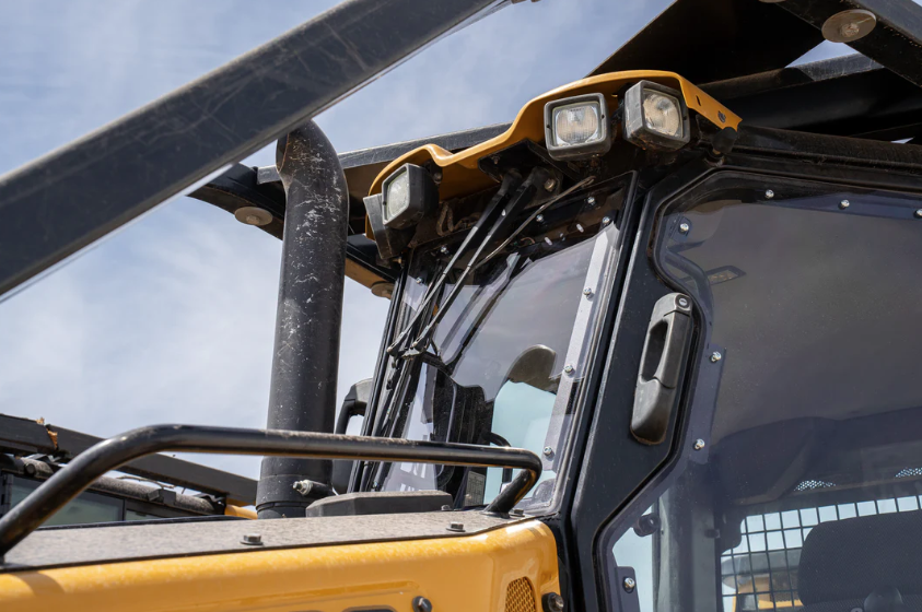Caterpillar D1–D6K2 Polycarbonate Center Window